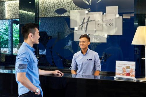 holiday inn express singapore katong by ihg
