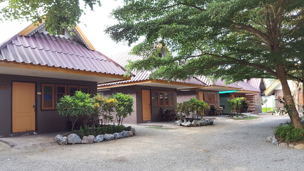 chom thong