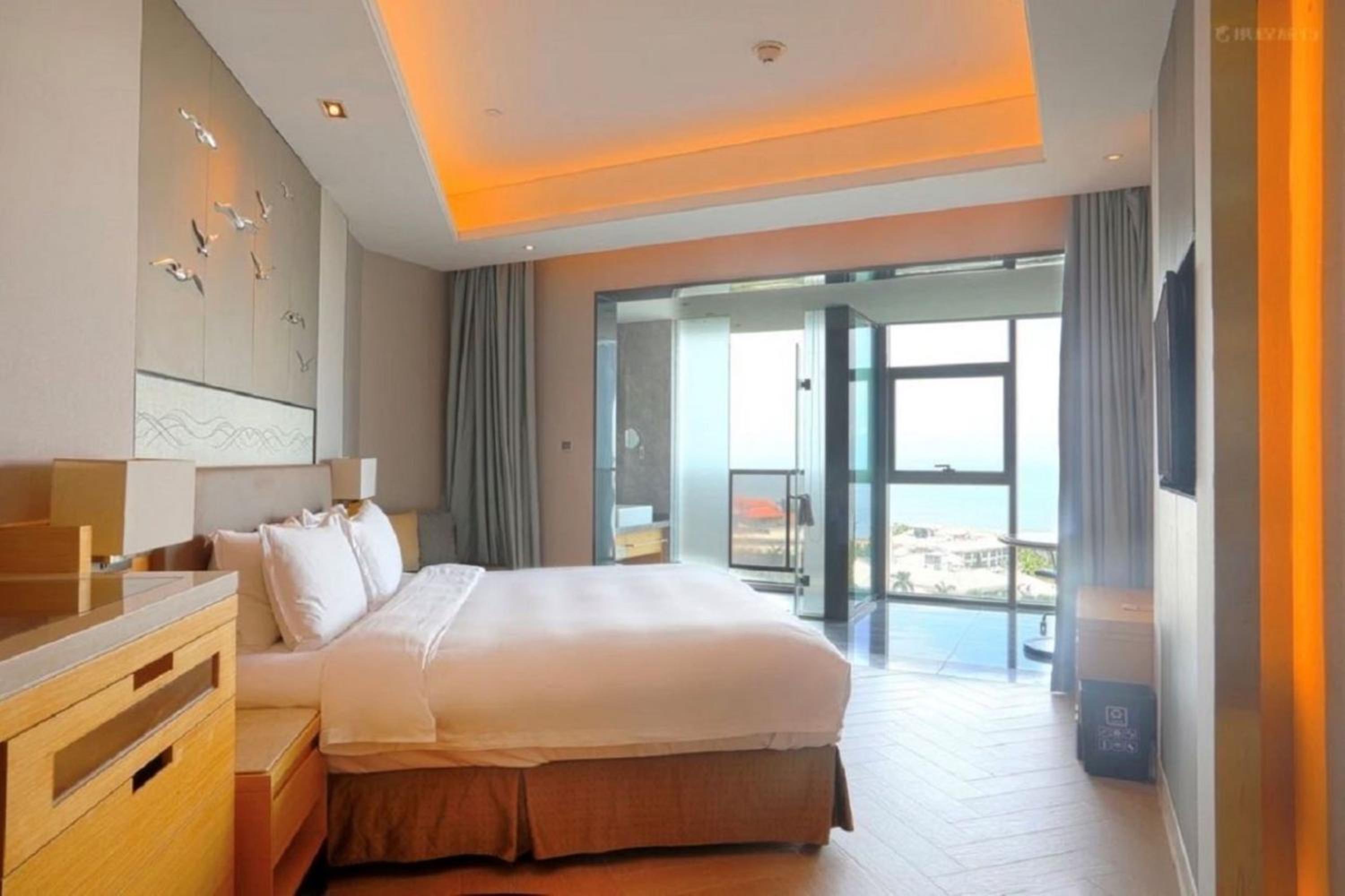 holiday inn haikou west coast by ihg