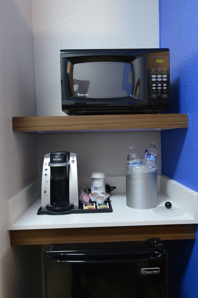 holiday inn express and suites chicago north shore niles