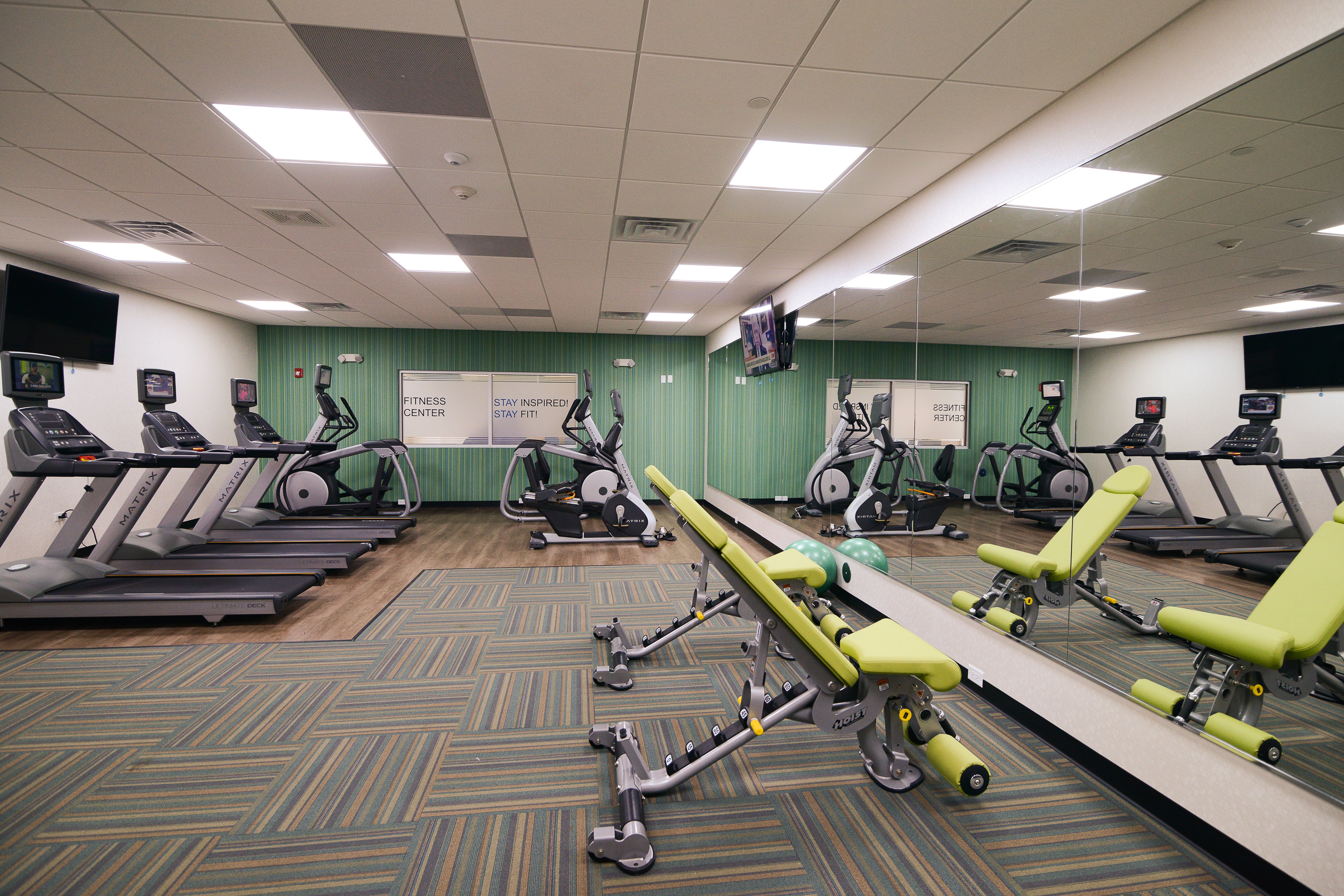 holiday inn express and suites chicago north shore niles