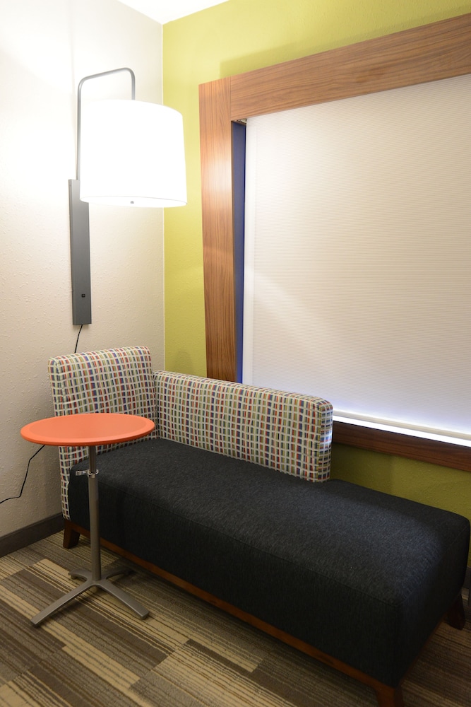 holiday inn express and suites chicago north shore niles