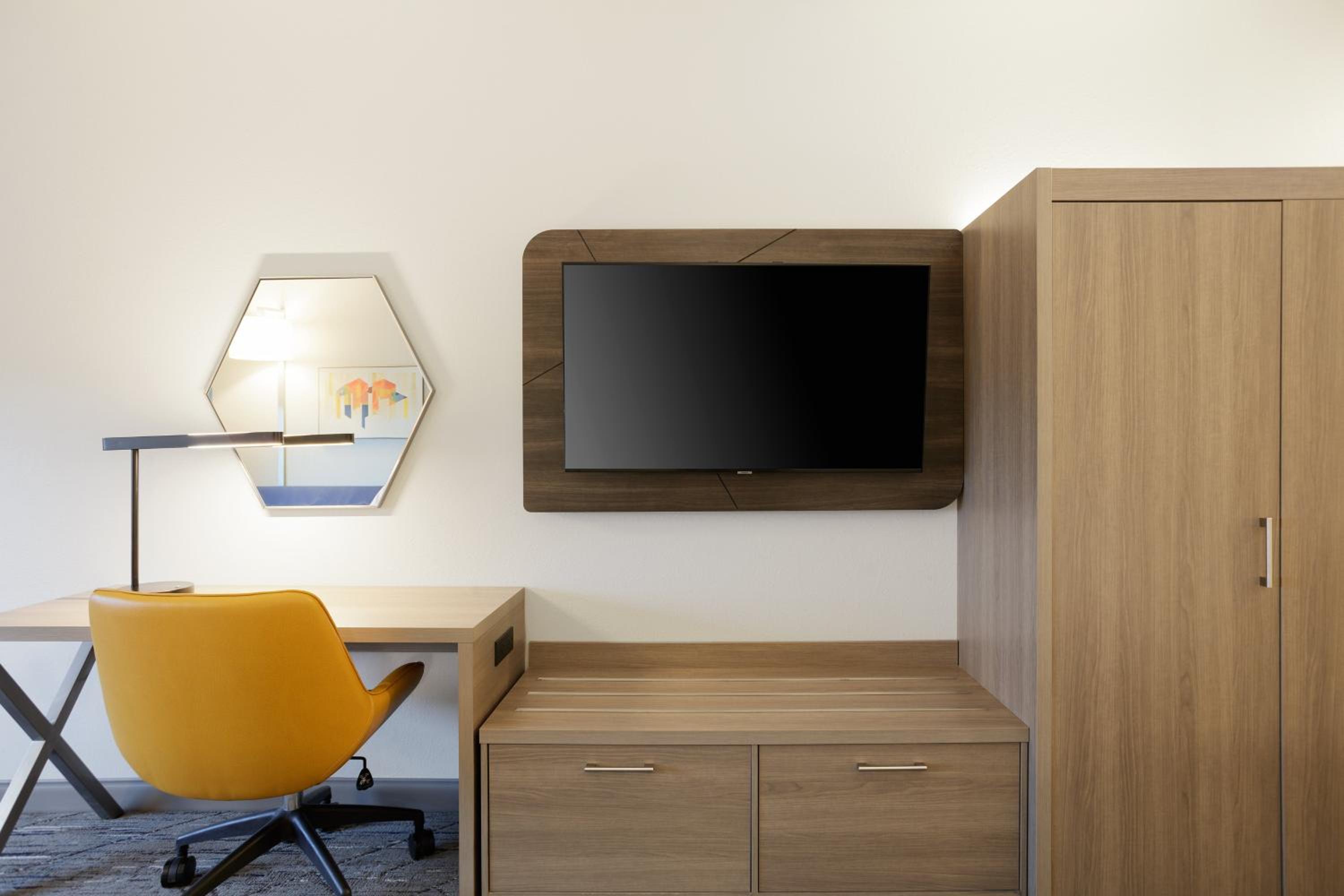 holiday inn express and suites chicago north shore niles