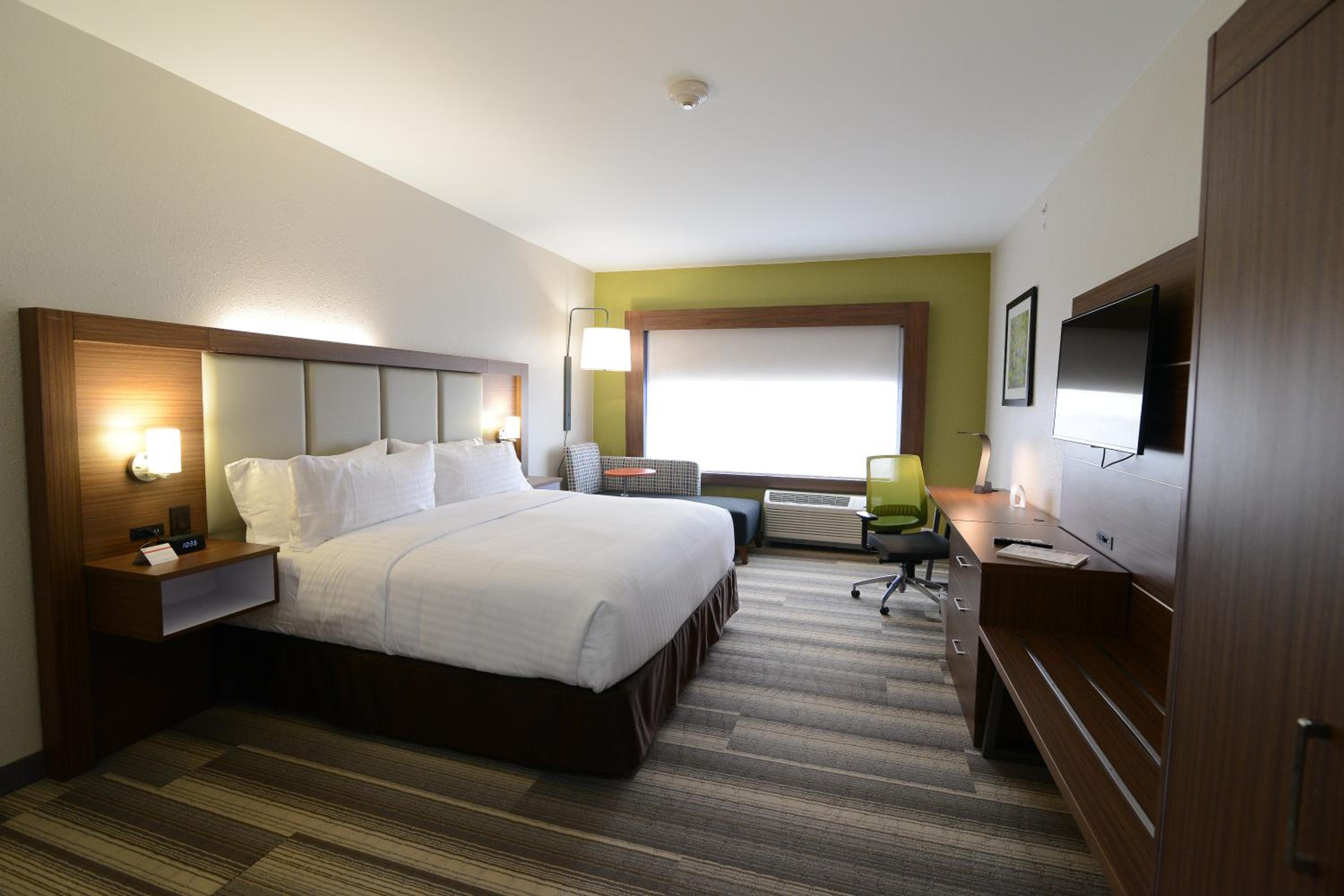 holiday inn express and suites chicago north shore niles