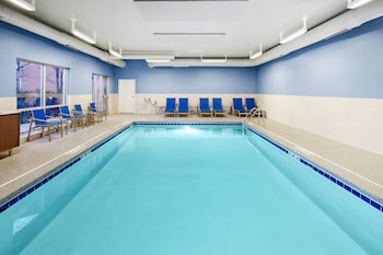 Holiday Inn Express And Suites Chicago North Shore Niles,Chicago>>Bellwood,2.5 star
