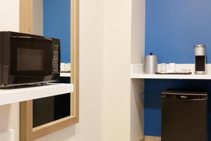 holiday inn express and suites chicago north shore niles