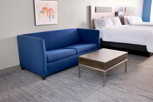 holiday inn express and suites chicago north shore niles