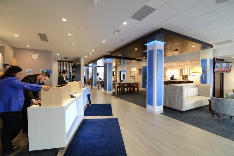 holiday inn express and suites chicago north shore niles