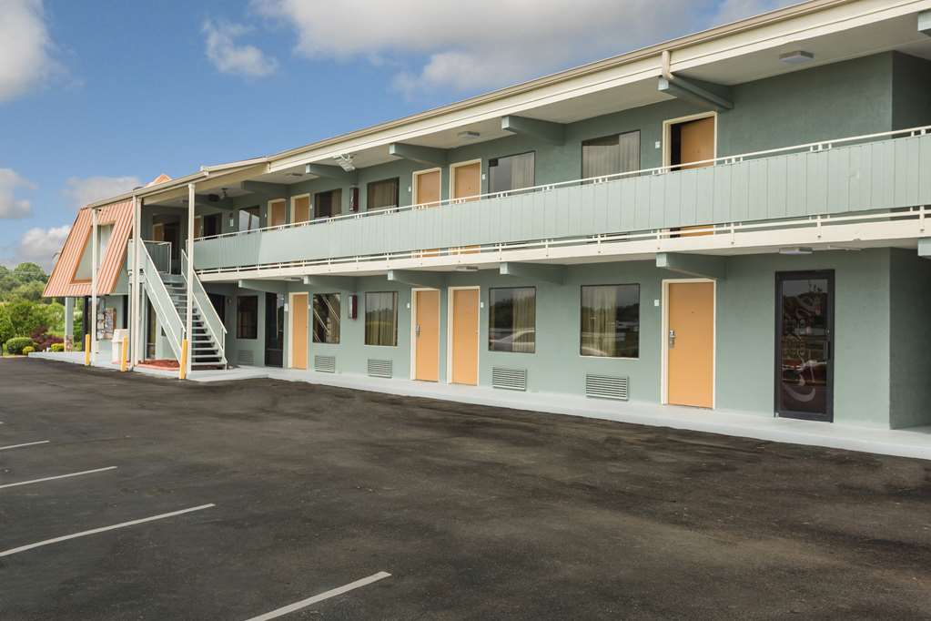 econo lodge white pine morristown i 81 and i 40 split