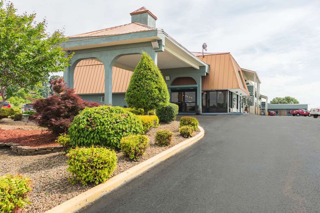 econo lodge white pine morristown i 81 and i 40 split