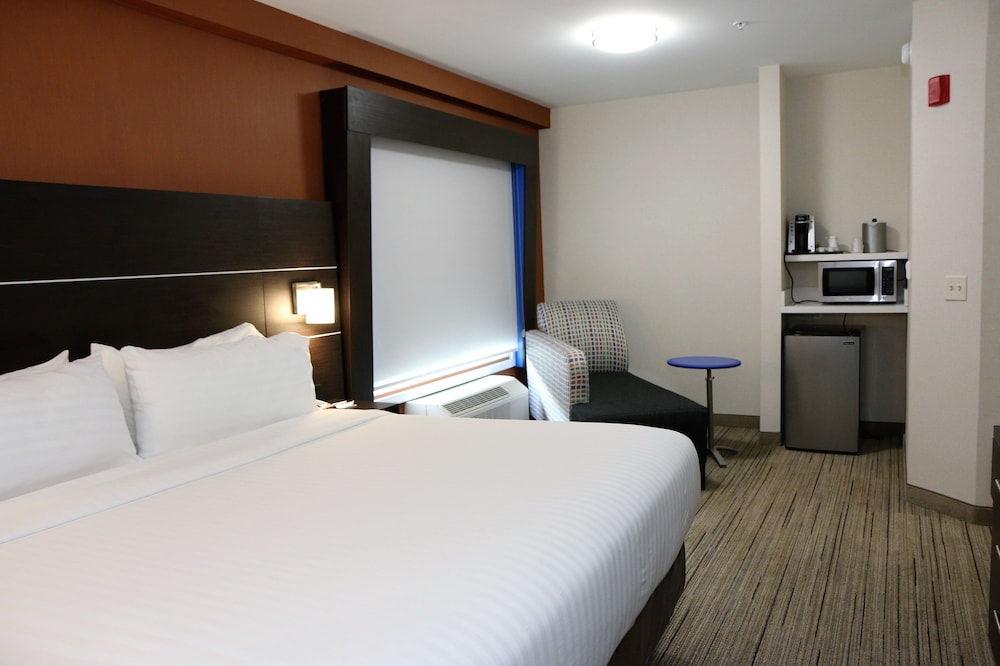 holiday inn express and suites alabaster by ihg