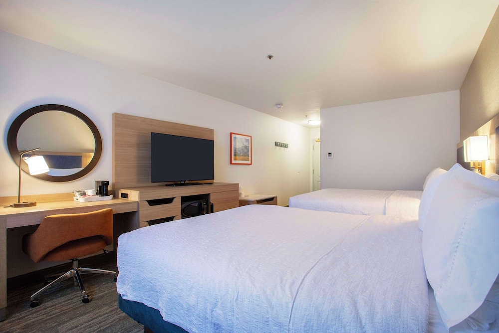 hampton inn and suites mountain home