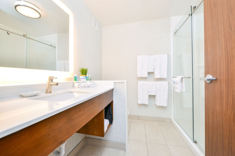 holiday inn express and suites salem by ihg