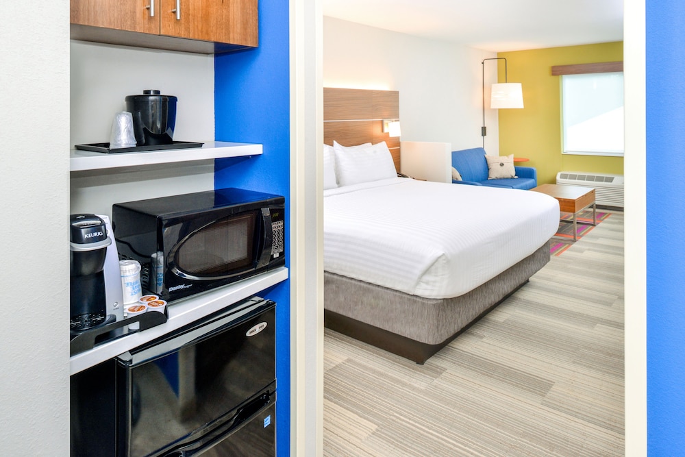 holiday inn express and suites salem by ihg