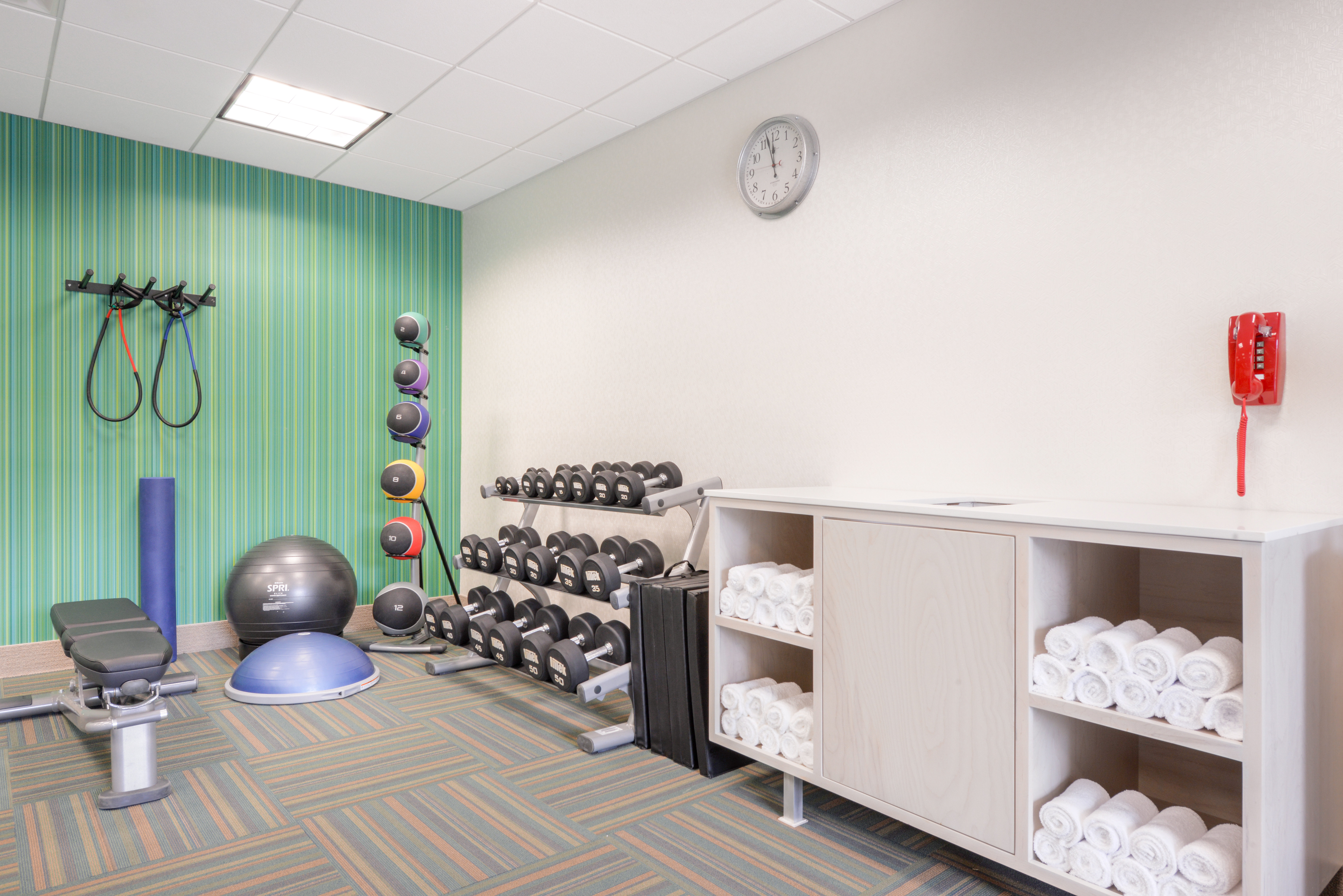 holiday inn express and suites salem by ihg