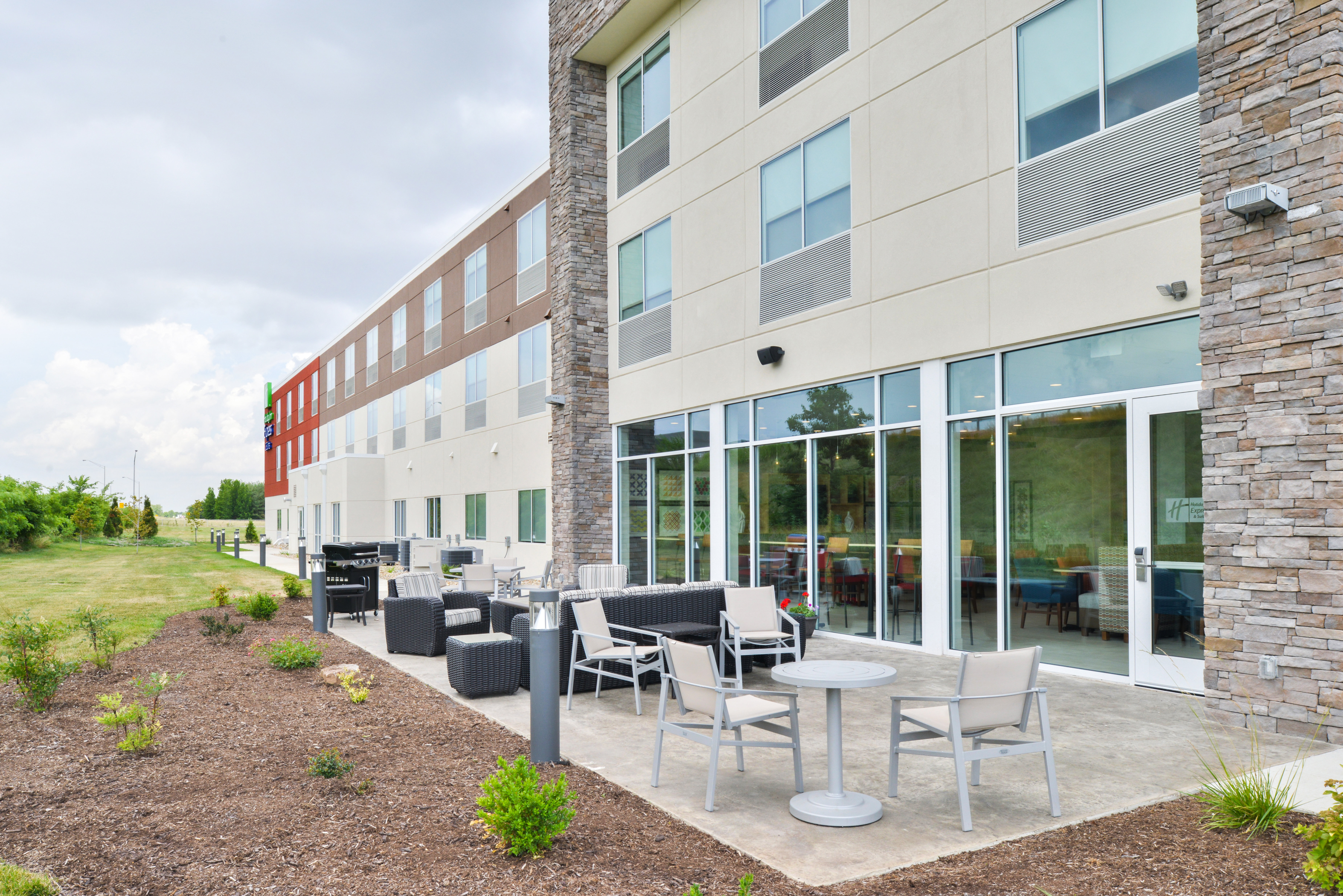 holiday inn express and suites salem by ihg