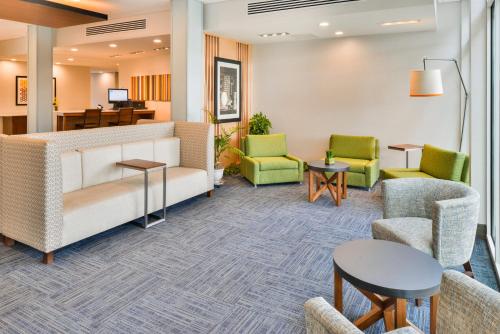 holiday inn express and suites salem by ihg