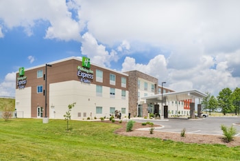Holiday Inn Express & Suites Salem By Ihg,Carlyle Lake>>Alma,3 star