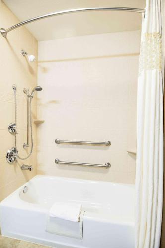 hampton inn and suites pinedale