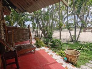 ravenala beach bungalows