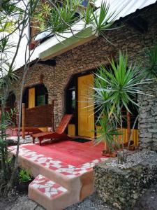 ravenala beach bungalows