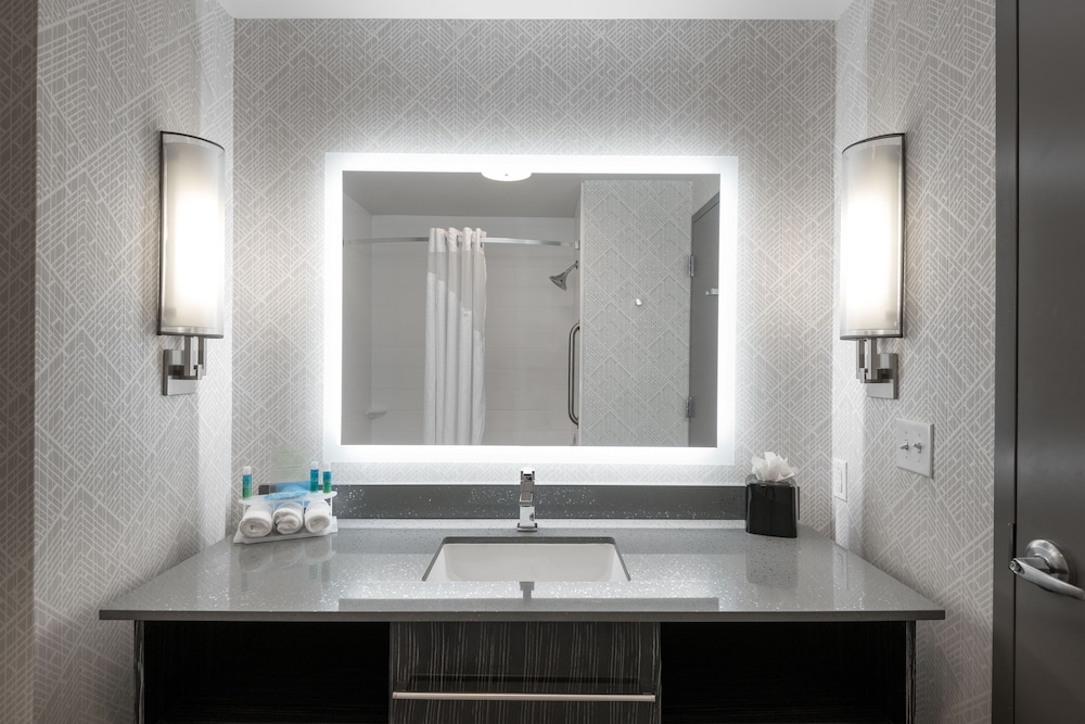 holiday inn express and suites charlotte airport by ihg