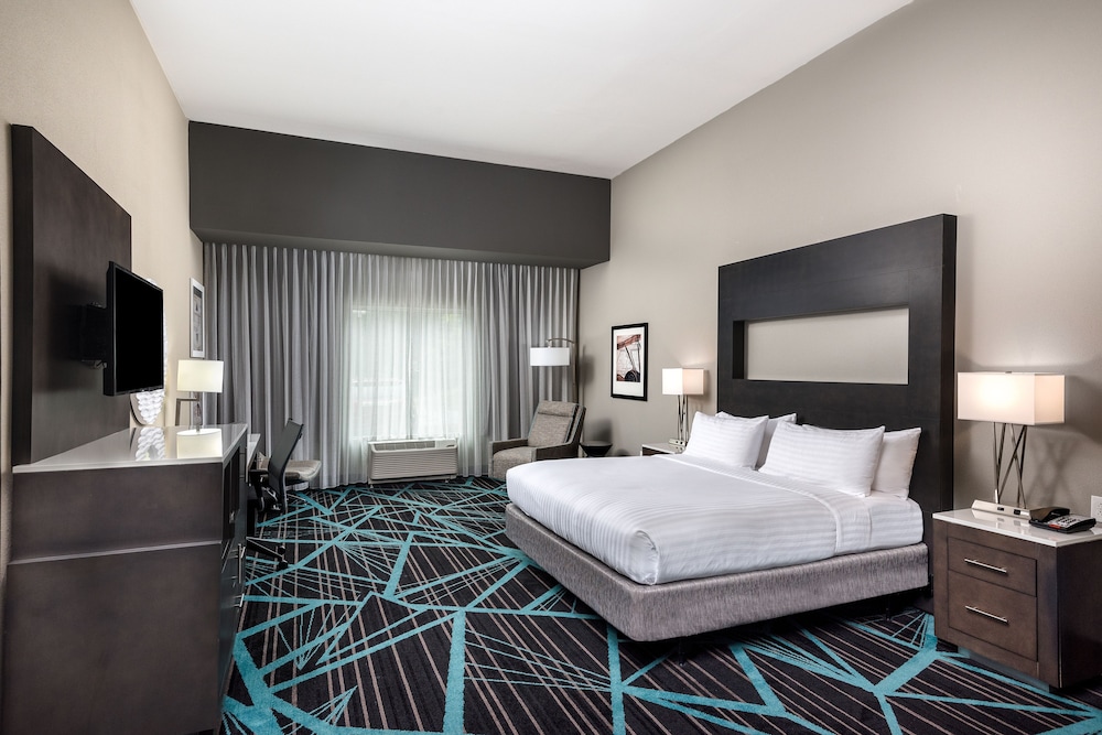 holiday inn express and suites charlotte airport by ihg