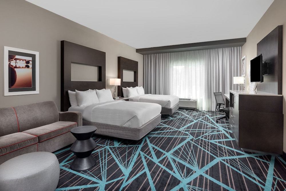 holiday inn express and suites charlotte airport by ihg