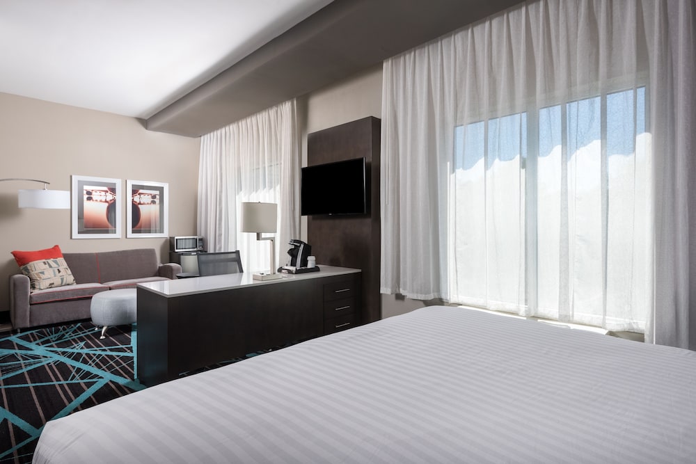 holiday inn express and suites charlotte airport by ihg