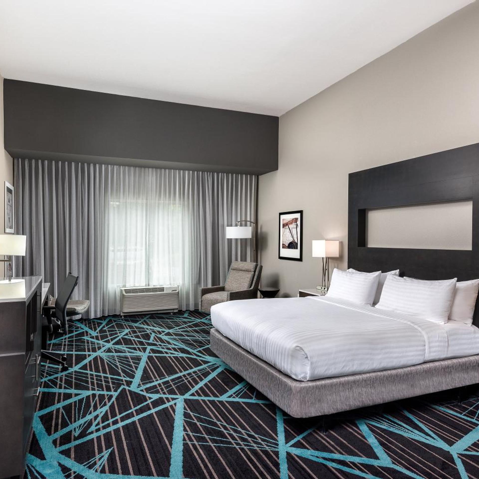 holiday inn express and suites charlotte airport by ihg