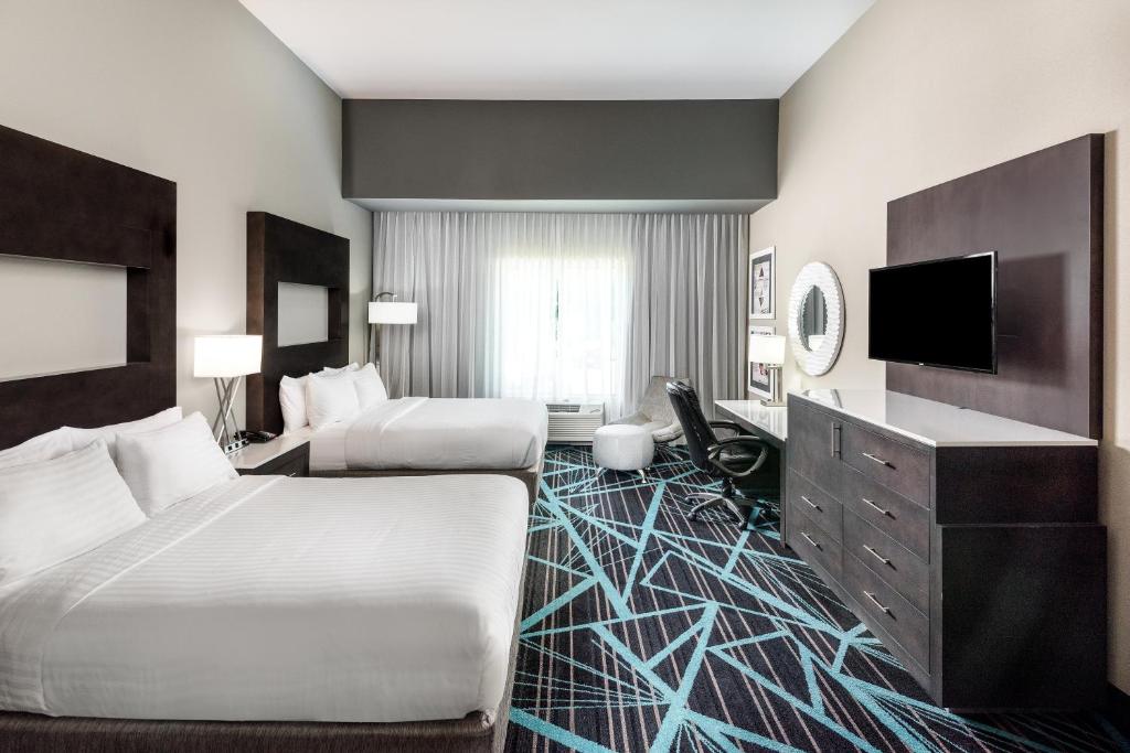 holiday inn express and suites charlotte airport by ihg