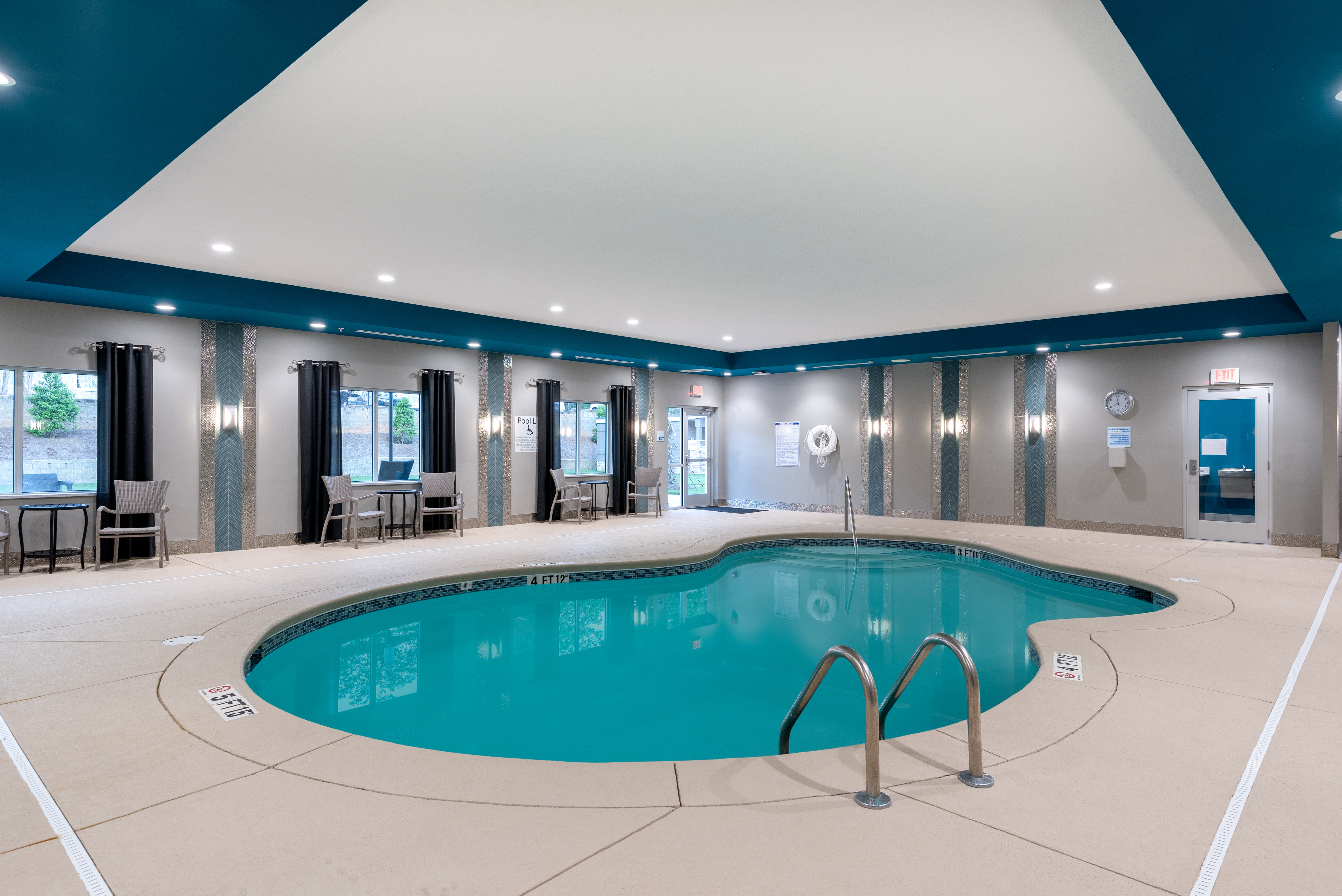 holiday inn express and suites charlotte airport by ihg