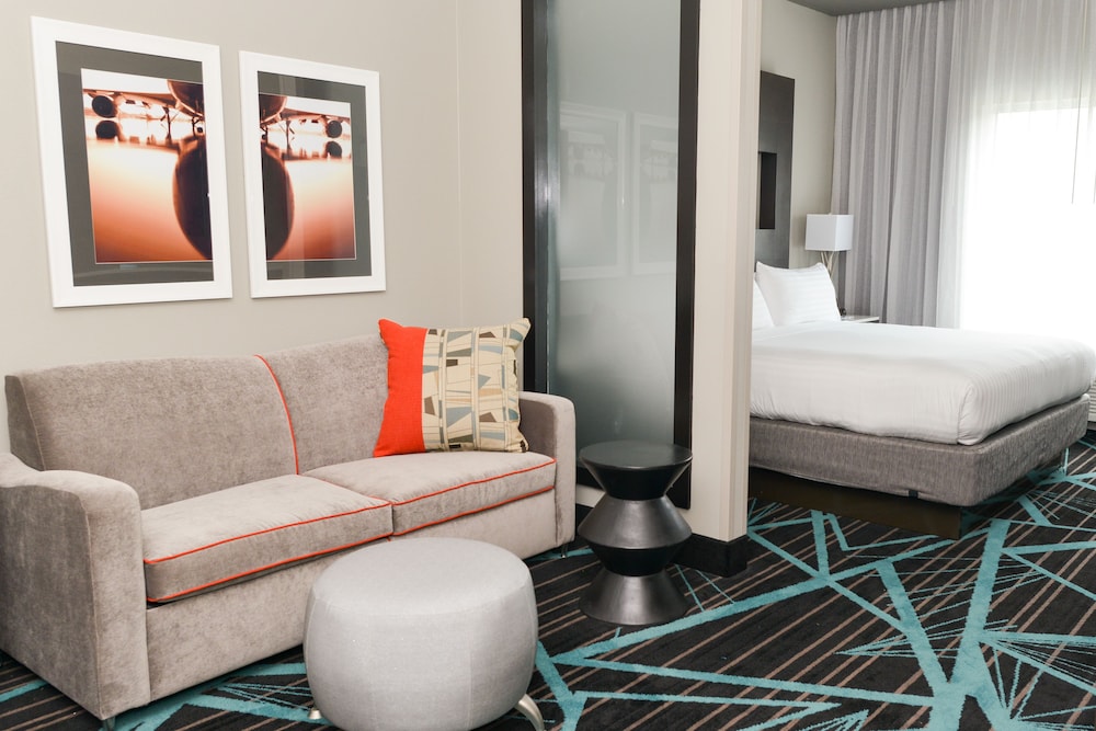 holiday inn express and suites charlotte airport by ihg