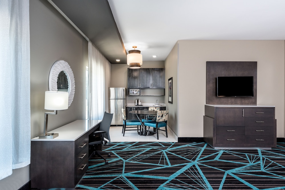 holiday inn express and suites charlotte airport by ihg