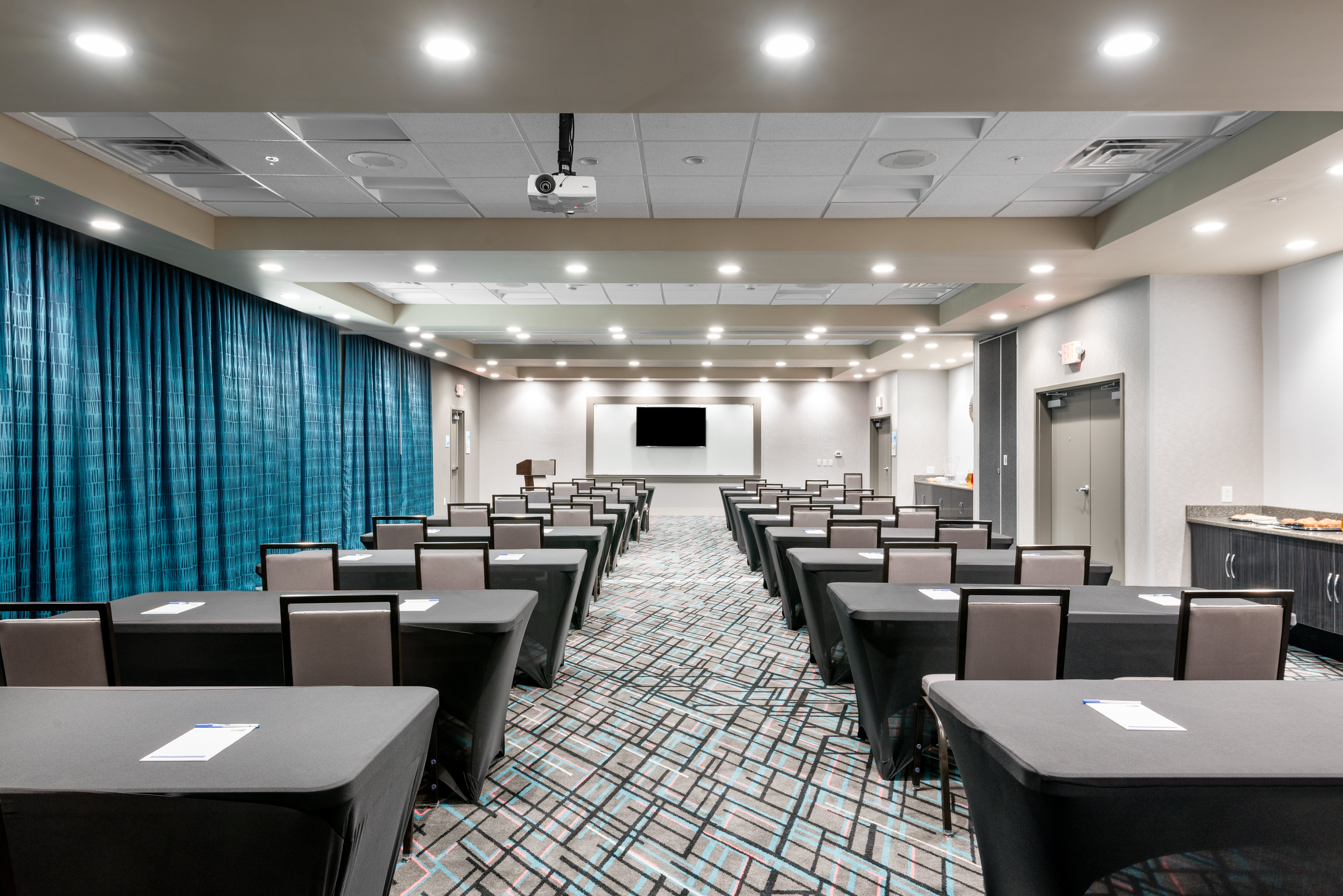 holiday inn express and suites charlotte airport by ihg