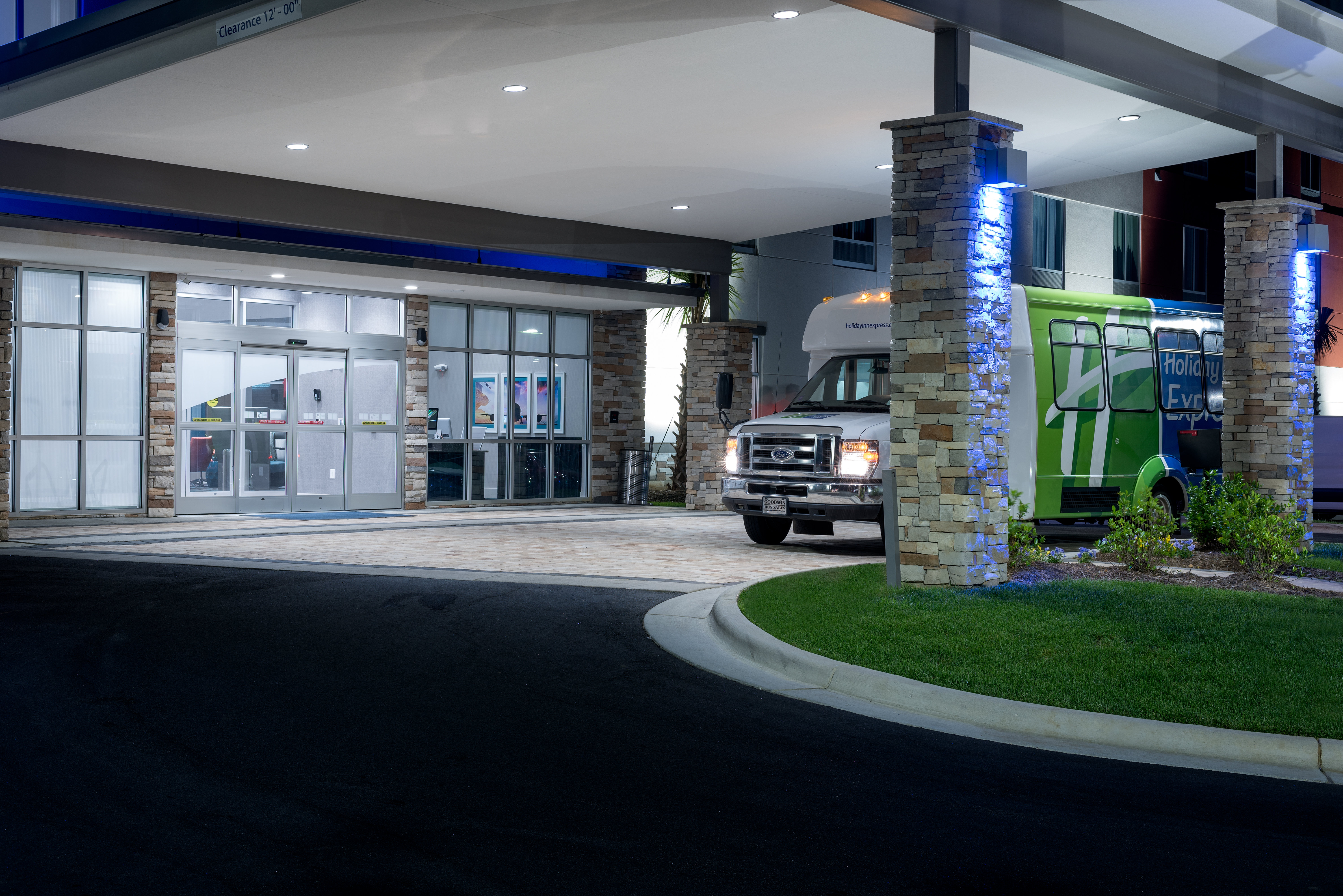 holiday inn express and suites charlotte airport by ihg