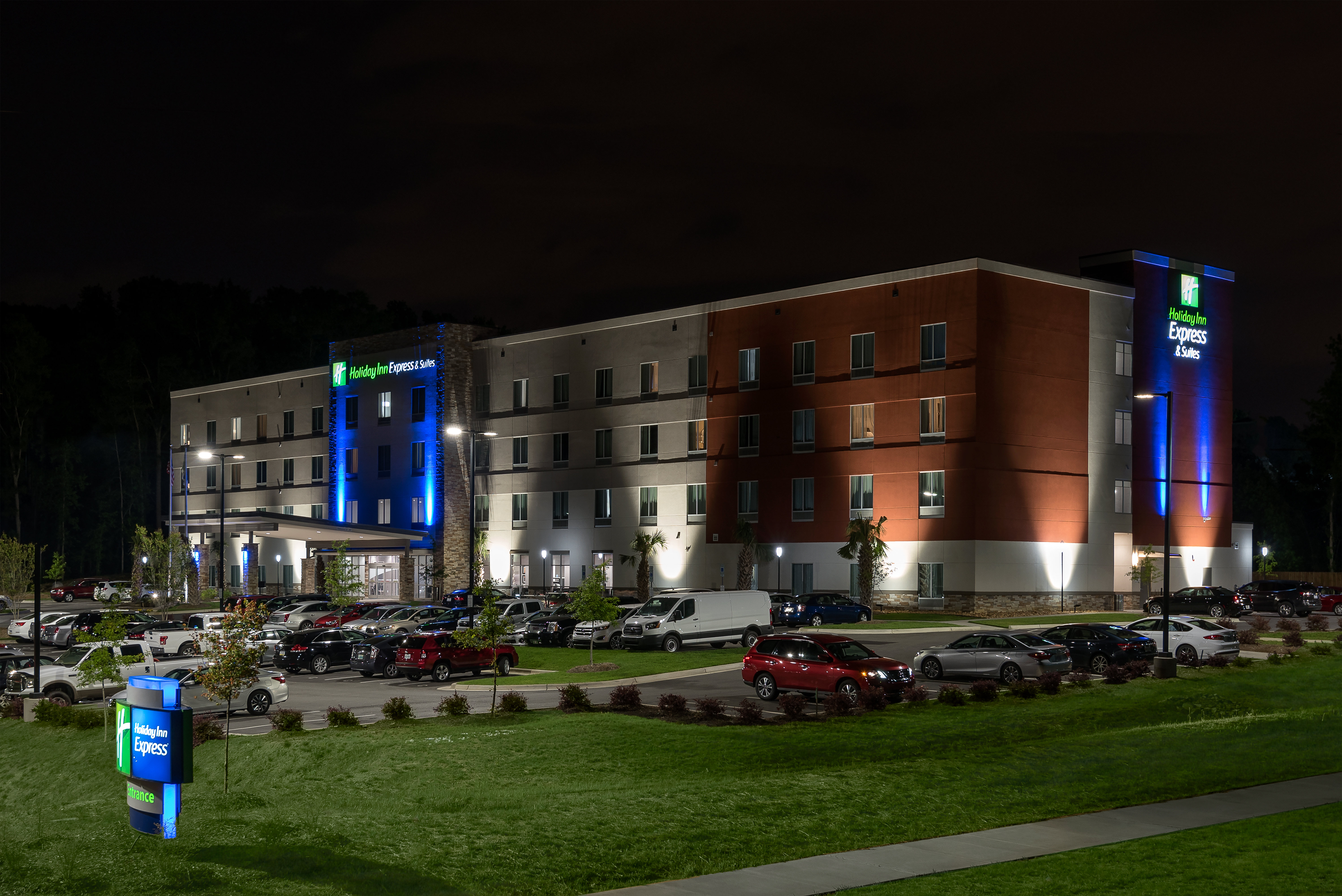 holiday inn express and suites charlotte airport by ihg
