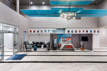 Holiday Inn Express & Suites Charlotte Airport By Ihg,North Carolina>>Charlotte,3 star