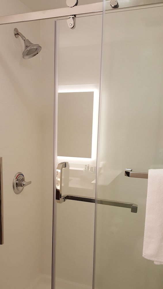 holiday inn express and suites toledo west by ihg