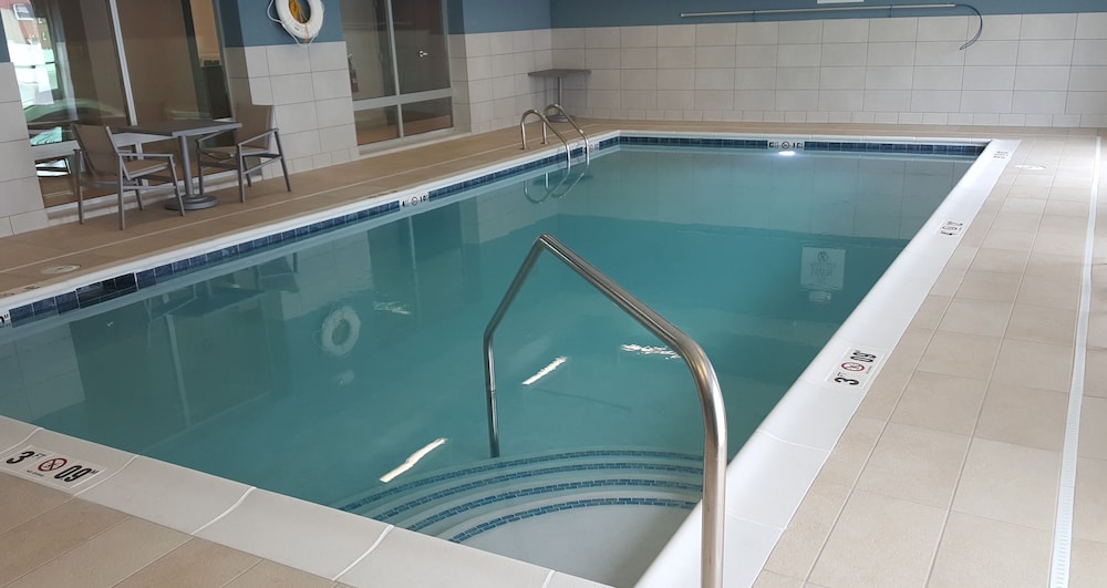 holiday inn express and suites toledo west by ihg