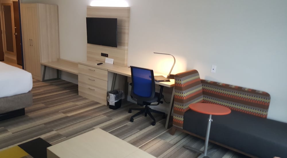 holiday inn express and suites toledo west by ihg