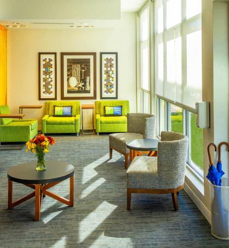 holiday inn express and suites toledo west by ihg
