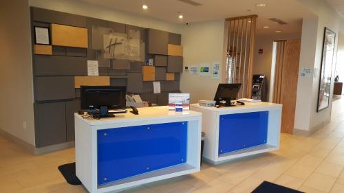 holiday inn express and suites toledo west by ihg