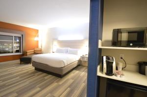 holiday inn express and suites toledo west by ihg