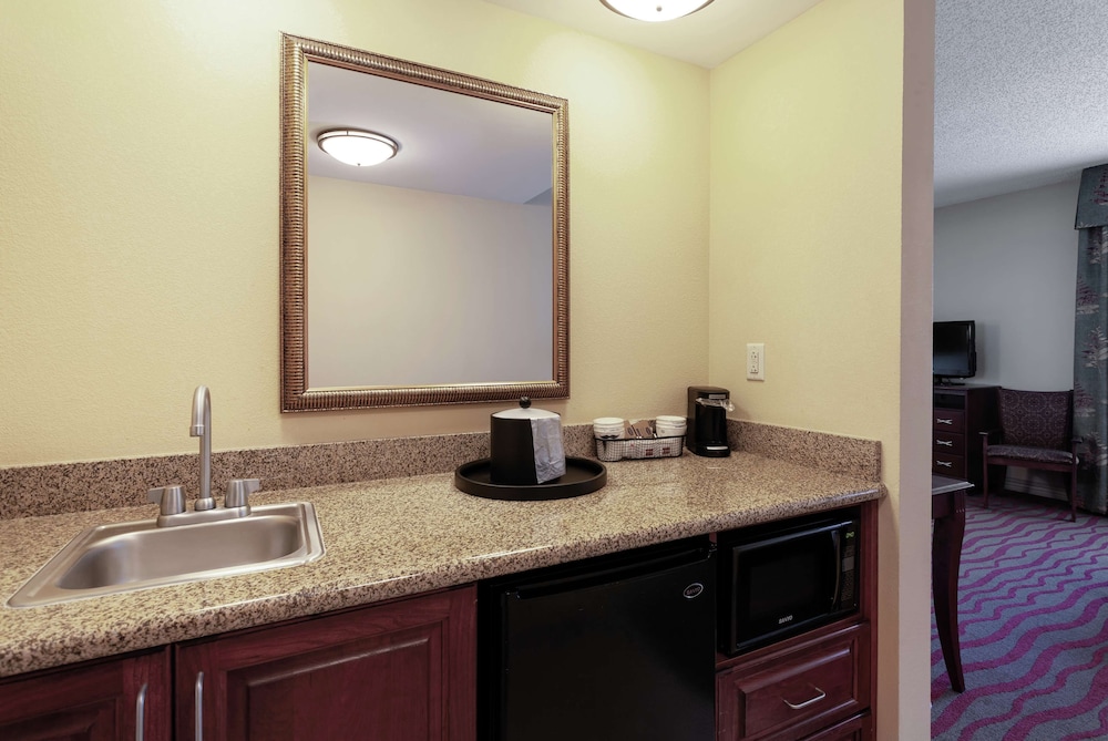 hampton inn and suites port richey