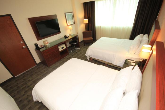 holiday inn leon plaza mayor by ihg