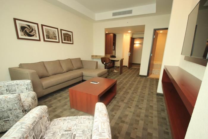 holiday inn leon plaza mayor by ihg