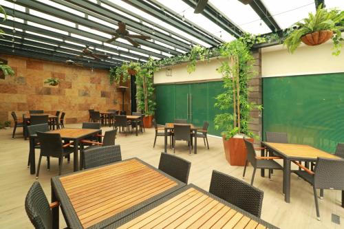 holiday inn leon plaza mayor by ihg