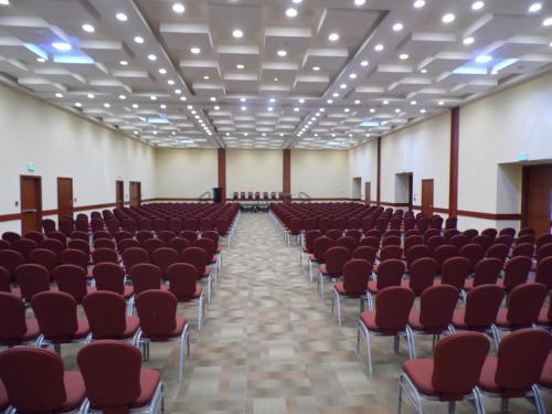 holiday inn leon plaza mayor by ihg