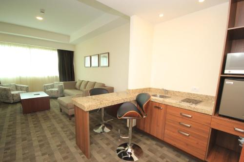 holiday inn leon plaza mayor by ihg